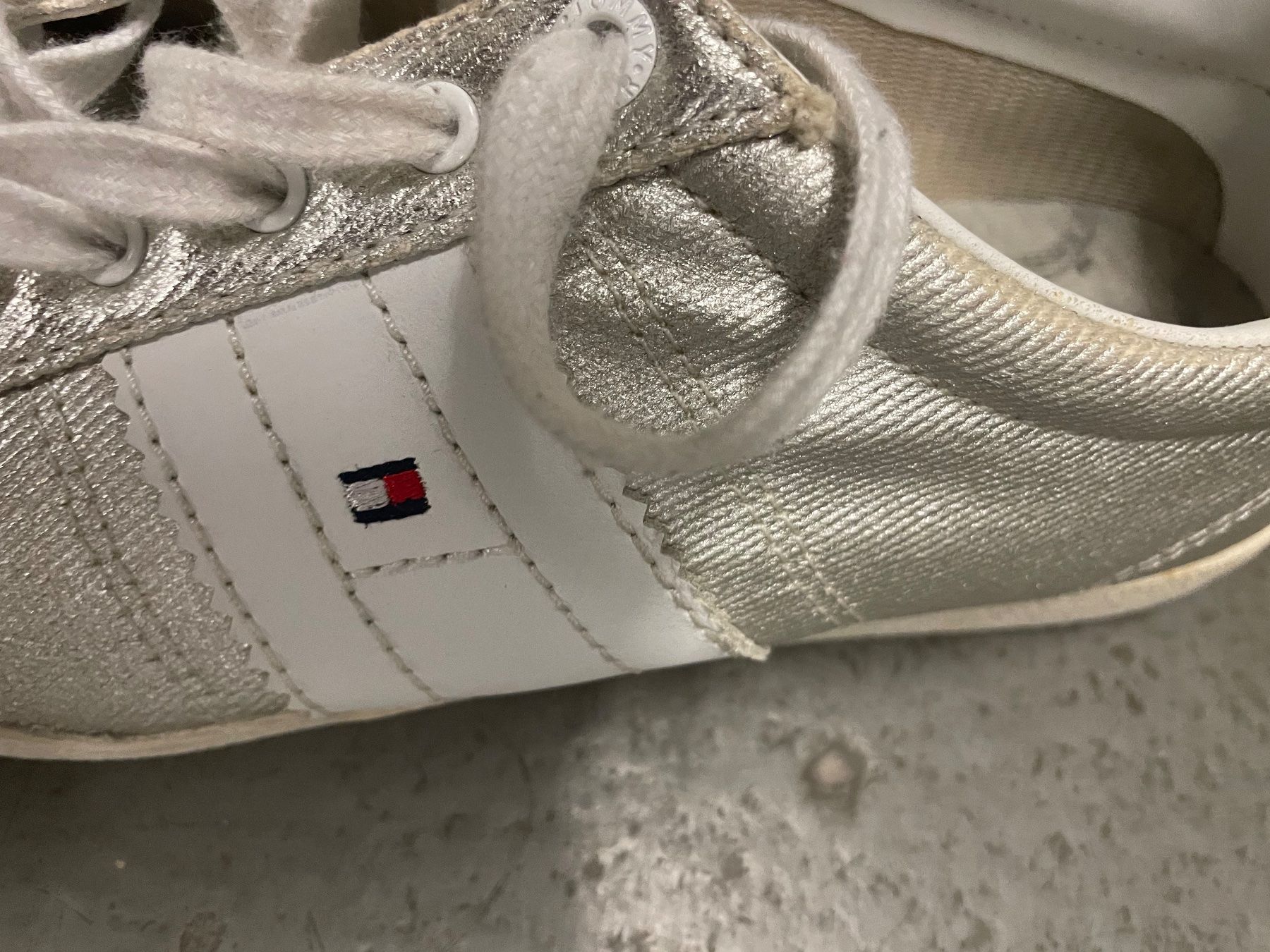 Tommy Hilfiger Scarpe da donna: Tommy Hilfiger Sneakers – Usato da Zürich venduto da Ivona3 3