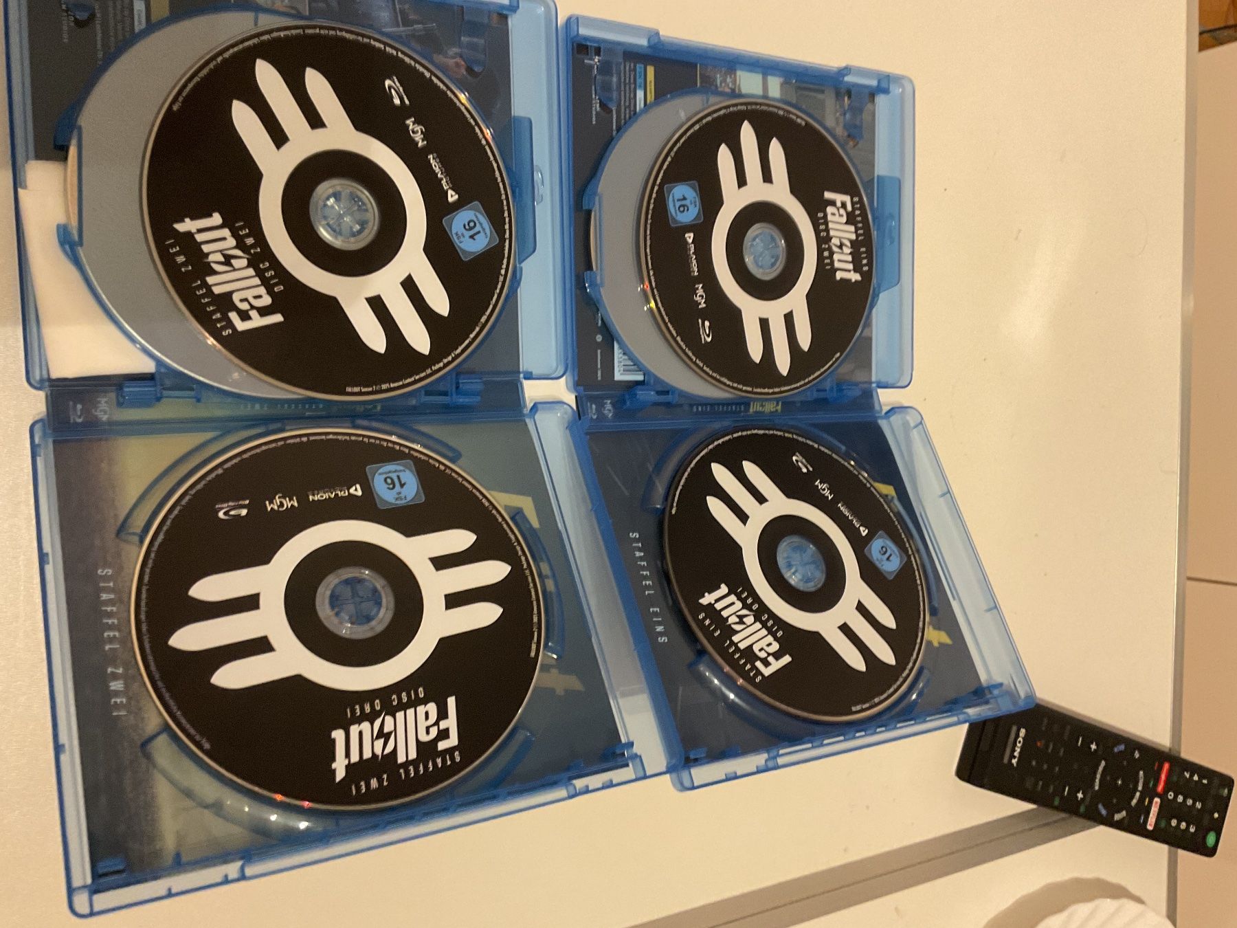 Tous les DVDs: Fallout Staffel Eins und Zwei Blu-ray Boxset – D'occasion à Au SG par Mar_69jz 2