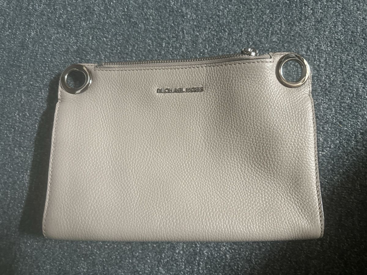 Michael Kors Borse da donna: Michael Kors Clutch beige – Nuovo (secondo la descrizione) da Baltschieder venduto da YmroBe