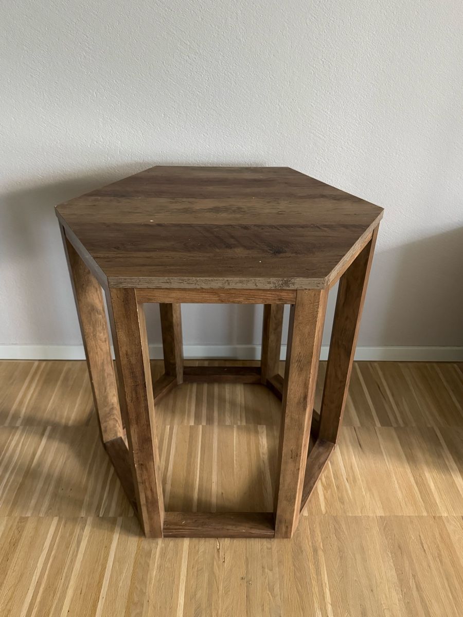 Tavoli: Hexagonal Wooden Side Table – Usato da Jona venduto da amy_pjw