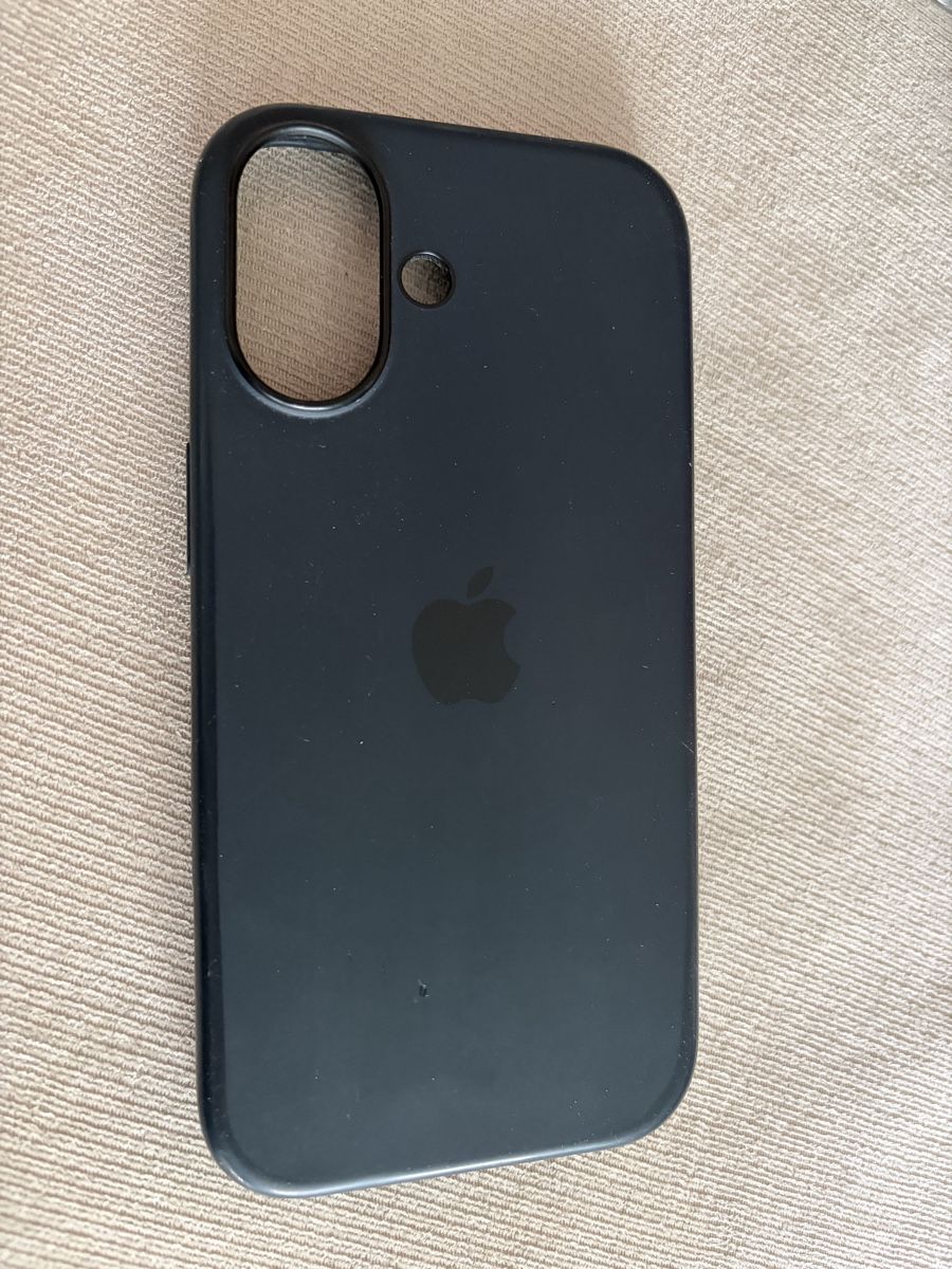 Apple Cover & Protezioni schermo: iPhone 17 MagSafe Silikon Case Hülle - Schwarz – Usato da Zürich venduto da Dani.M6