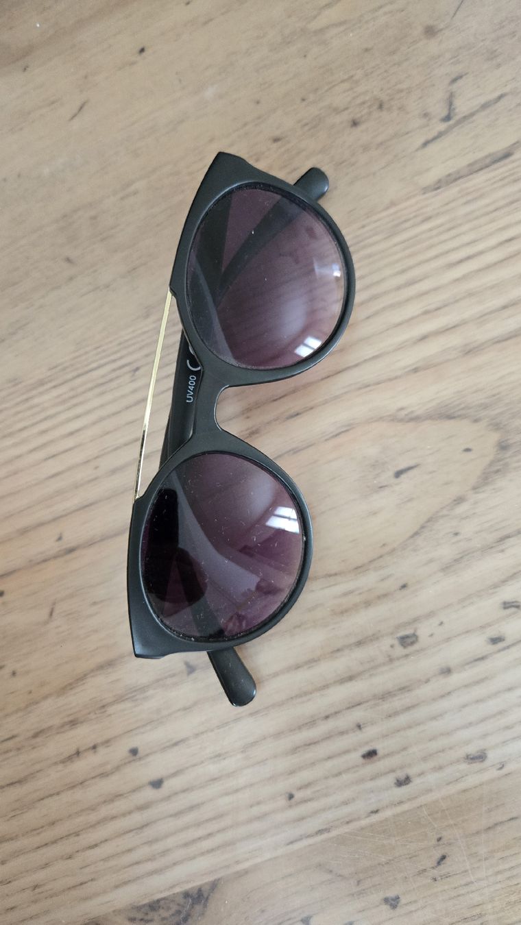 Lunettes & Verres: Lunettes de soleil – Neuf (Voir description) à Fully par cenileme 2