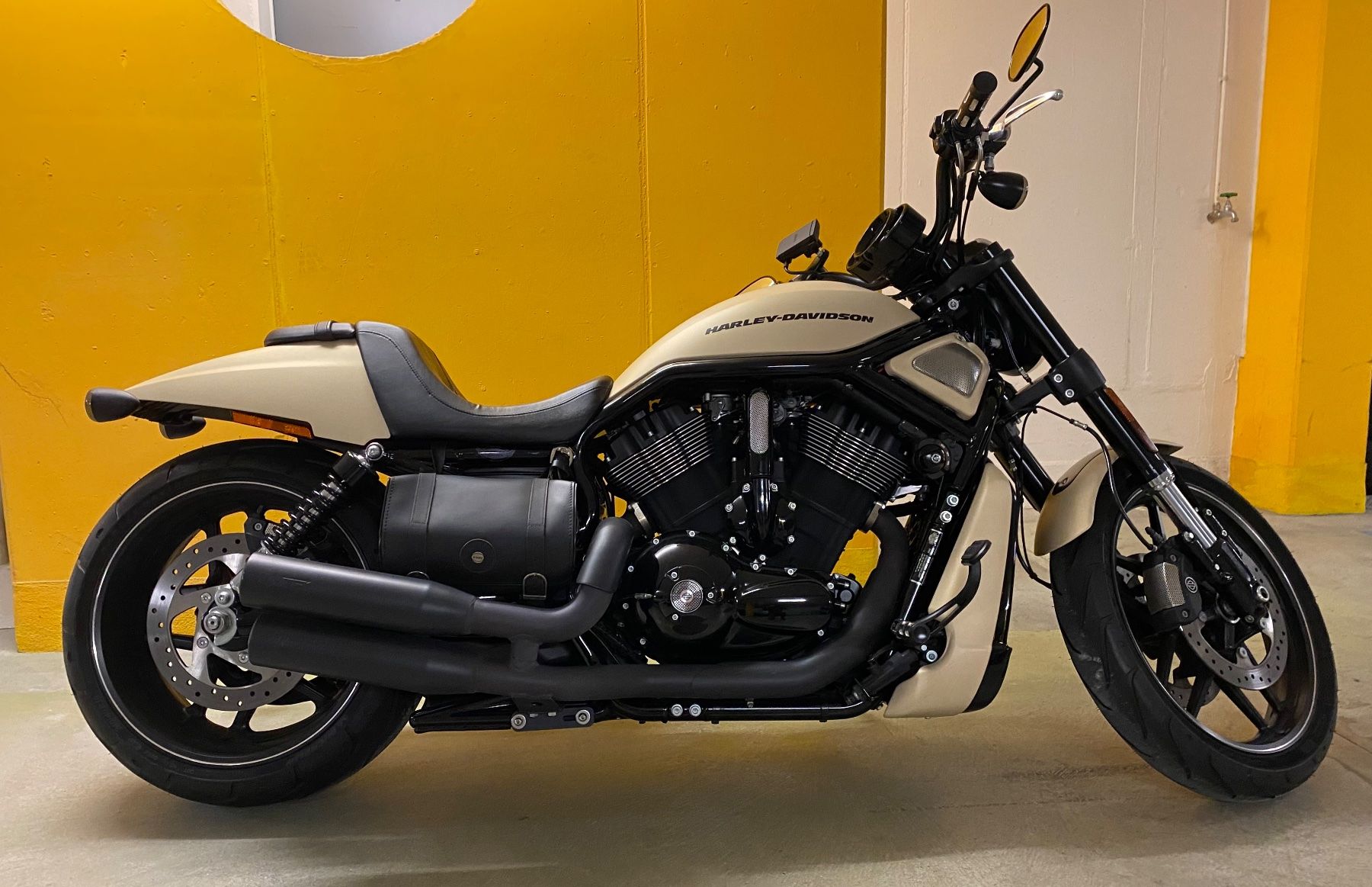Harley-Davidson Chopper: HARLEY-DAVIDSON VRSCDX Night Rod Special ABS – Gebraucht aus Niederrohrdorf von Spiritsmore 4
