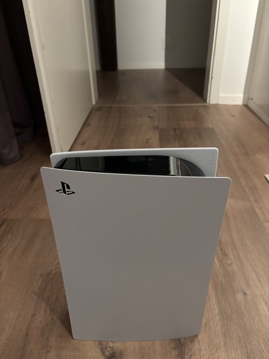Sony Console: Playstation 5 disc version + controller – Usato da Münchringen venduto da ced_x2dn