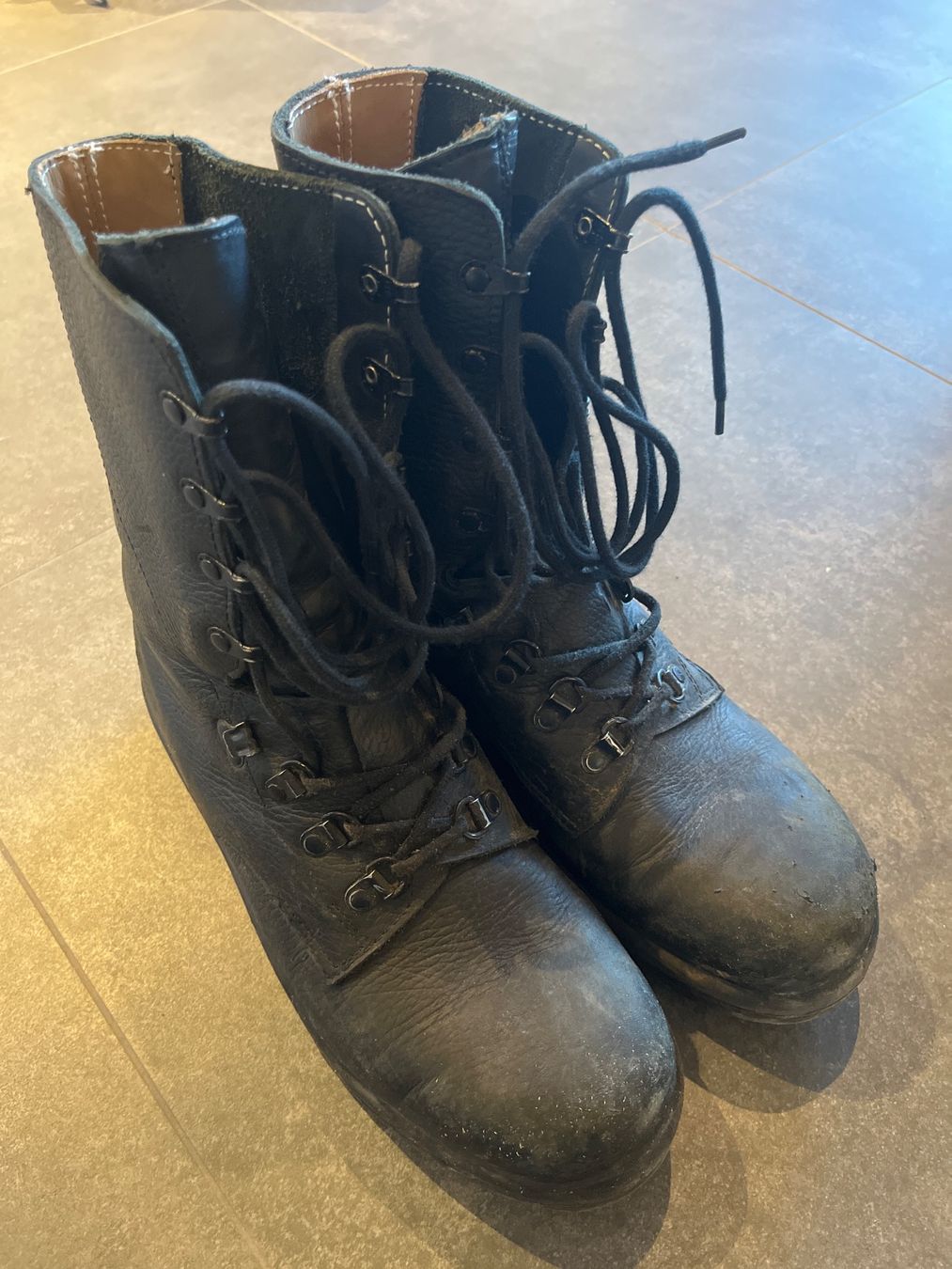 Minerva Scarpe da uomo: Kampfstiefel / KS - Grösse 43 (290/5) – Usato da Mühlethurnen venduto da PaescuM26