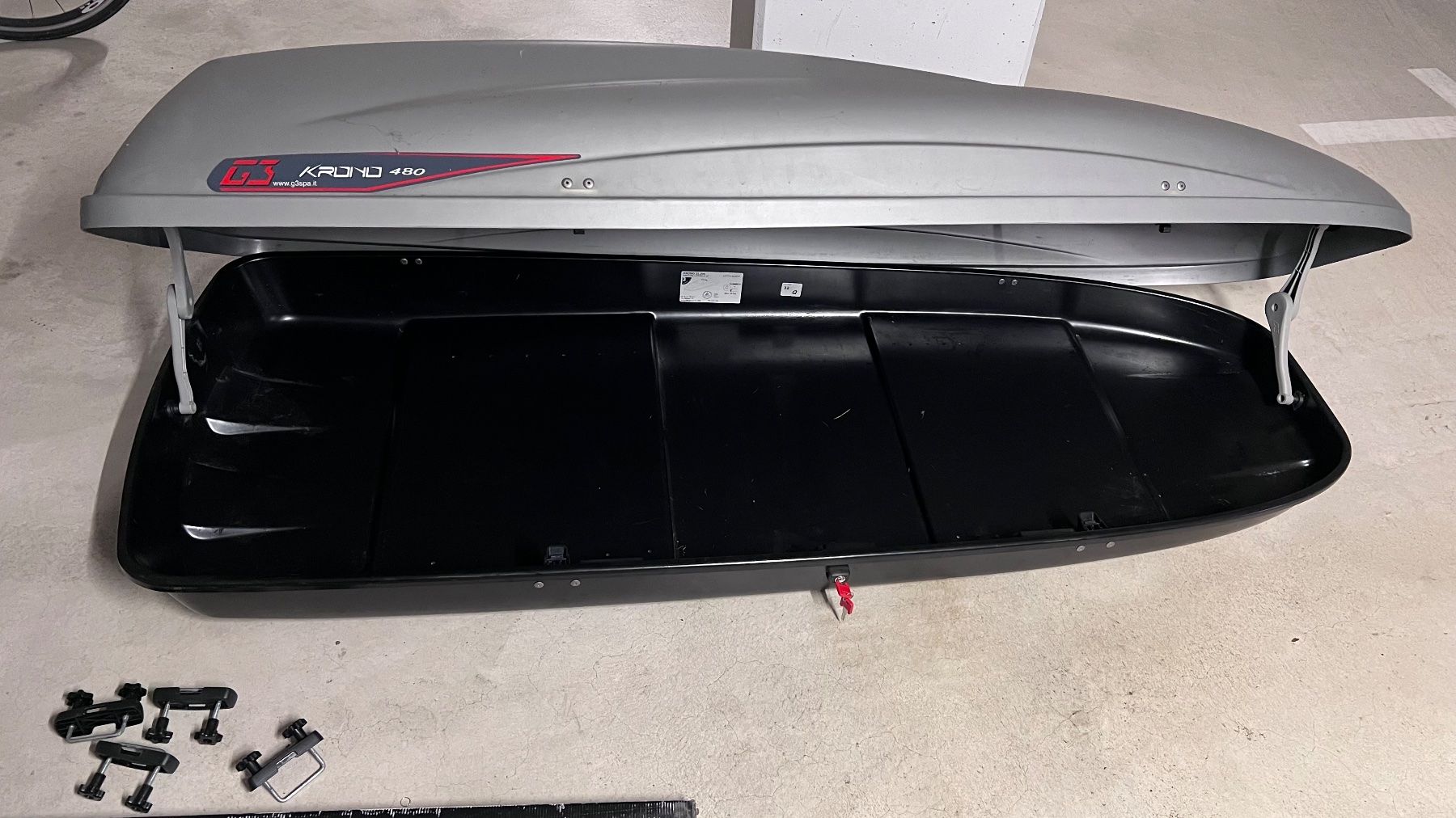 G3 Box da tetto: Dachbox G3 Krono 480 mit Thule-Montageset – Usato da Bottmingen venduto da Bribi 1