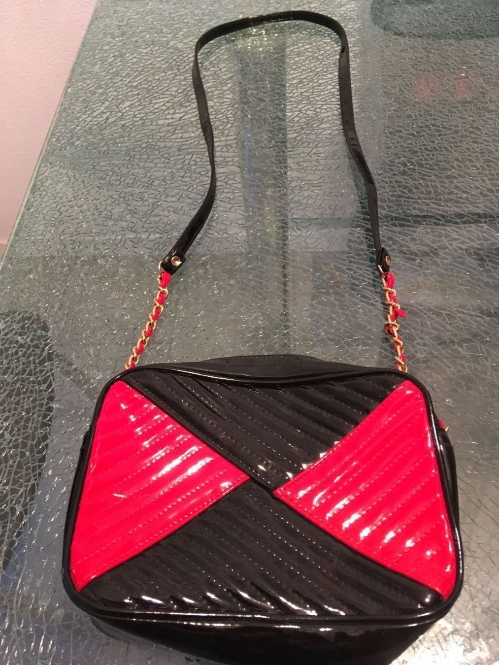 Borse da donna: schwarz/rote Lack Tasche – Usato da Oftringen venduto da andrax