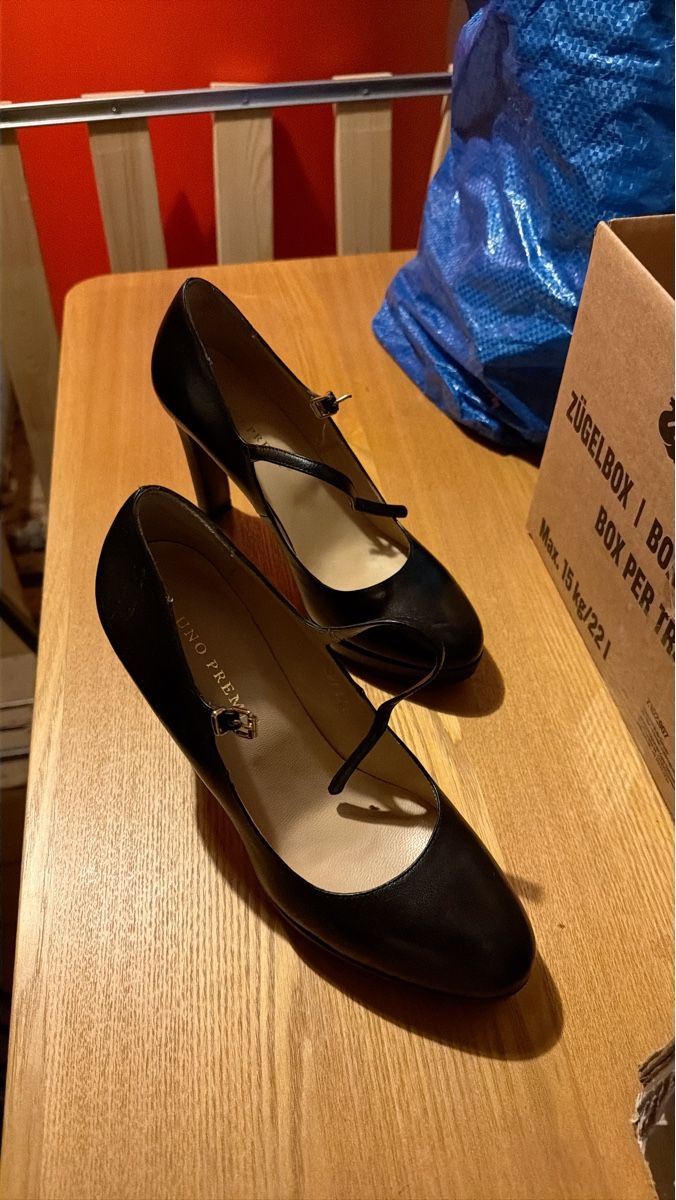 Scarpe da donna: Shoes pumps size 38 - Bruno Premi – Usato da Küsnacht ZH venduto da ann_rcf5