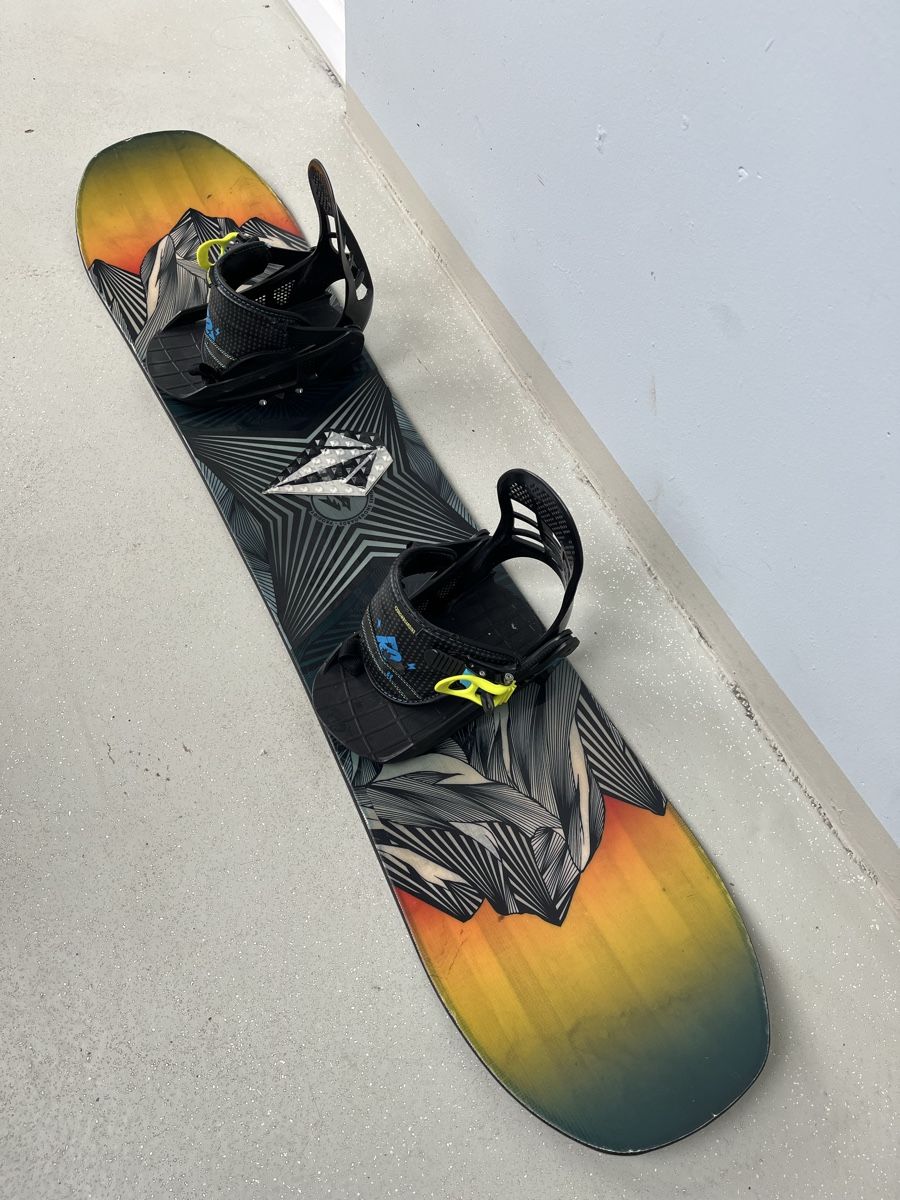 Jones Board: Top Jones Snowboard 115cm inkl. Bindung – Usato da Horgen venduto da pupcia01 3