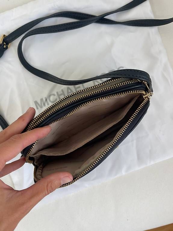 Borse da donna: Michael Kors Umhängetasche navy – Usato da Buchs AG venduto da D6lf6n 2