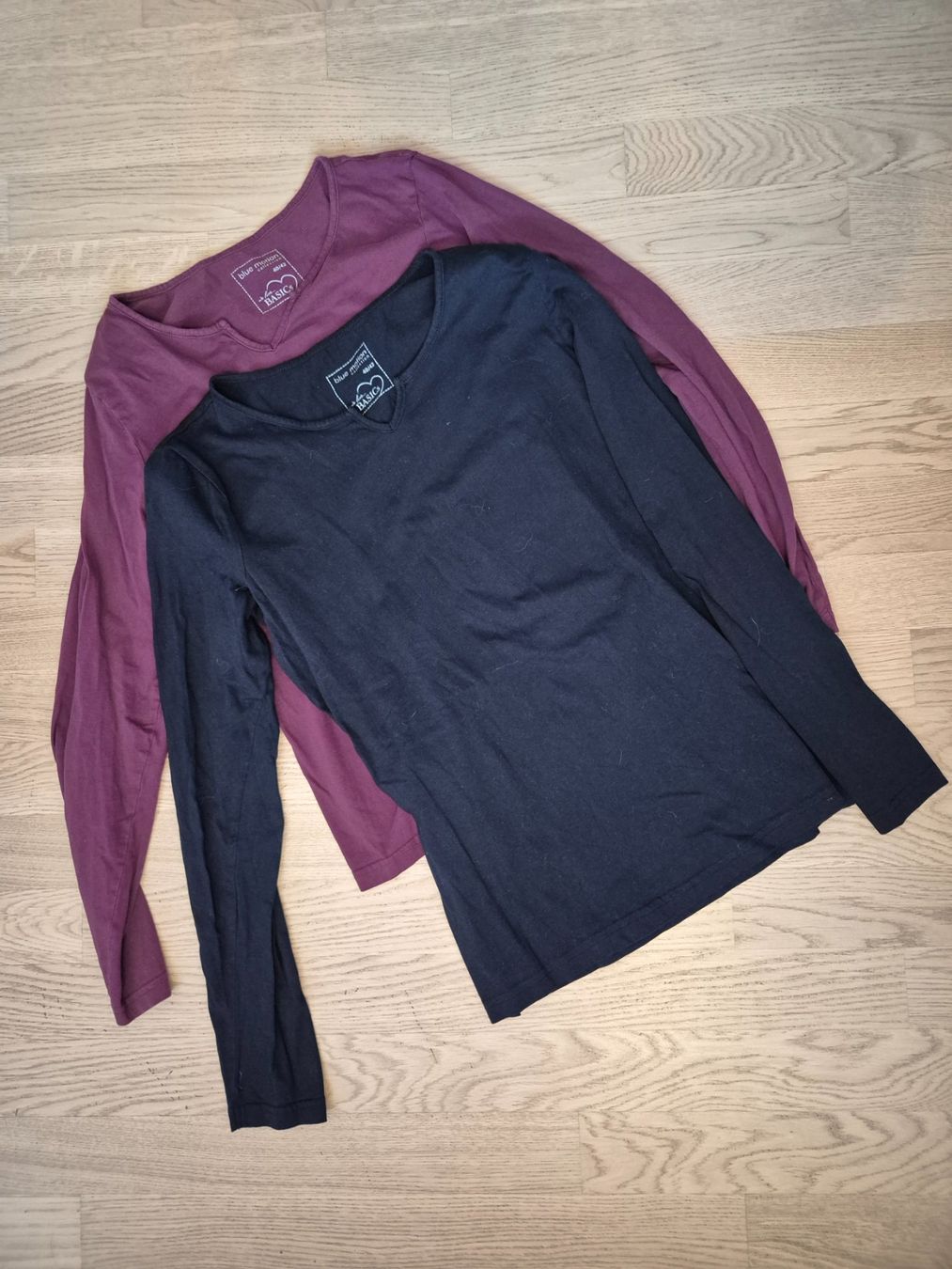 Pullover & Sweatshirts: 4 Pullover Damen mit Sternen Grösse 40/42 – Gebraucht aus Stäfa von Arjen2011 1