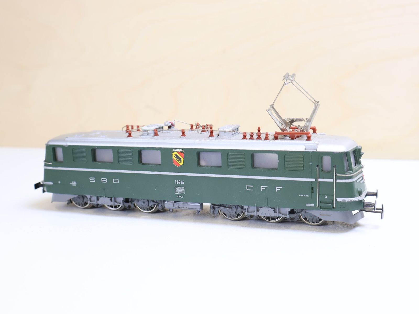 Märklin Modellini di ferrovie: Märklin SBB Ae 6/6 E-Lok "Bern" - 3050 - H0 – Usato da Winterthur venduto da Monstera