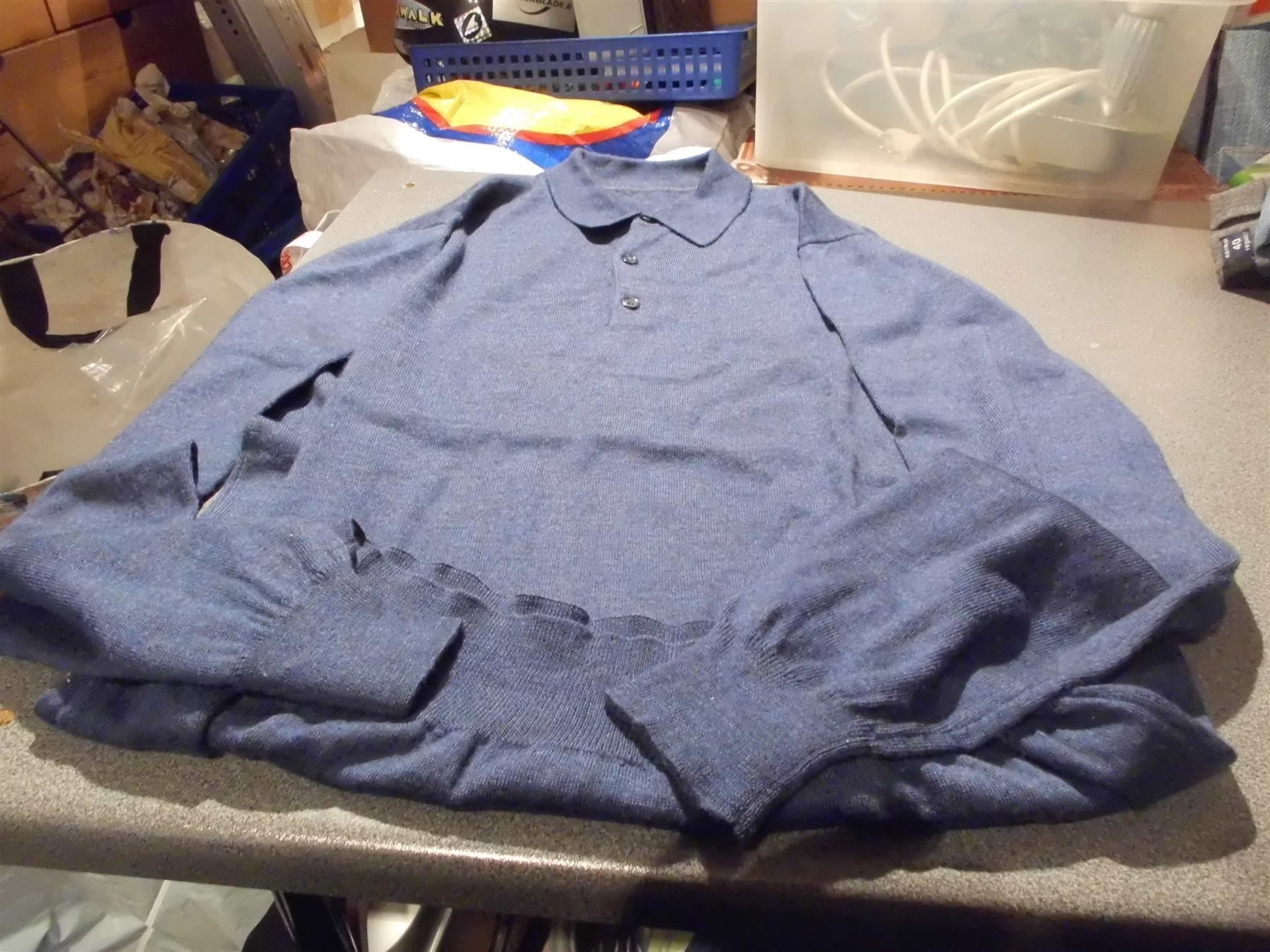 Pulls & Sweat-shirts: Pullover ca. Grösse M, blau, Kragen/Knöp – D'occasion à Zürich par Motzkuh