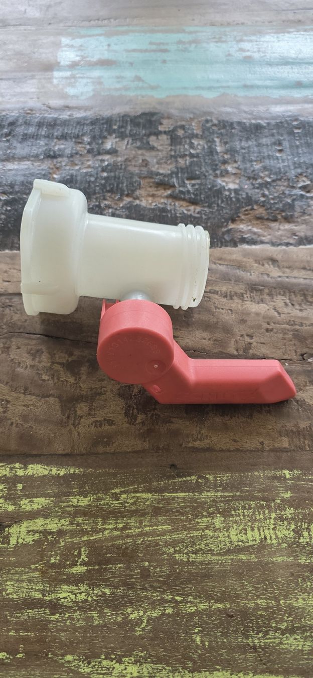 Laufwerke & Adapter: Klappenhahn für Wassertank  – Neu (gemäss Beschreibung) aus Horn von Exciter6 1