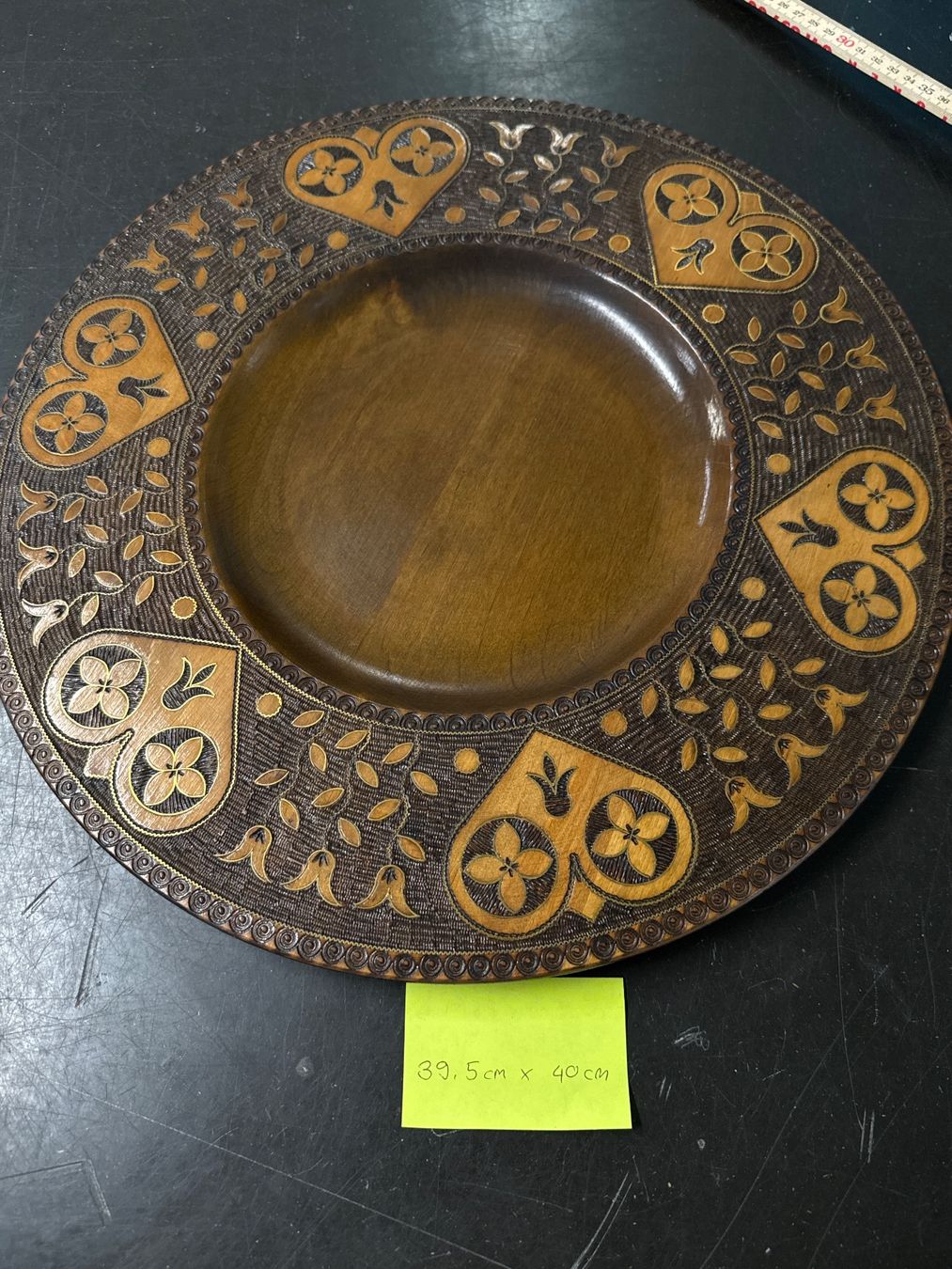 Piatti: 9er Set Holzteller handgeschlitzt, Polnische Tradition – Usato da Pratteln venduto da Cartonsducoeur_bl 9