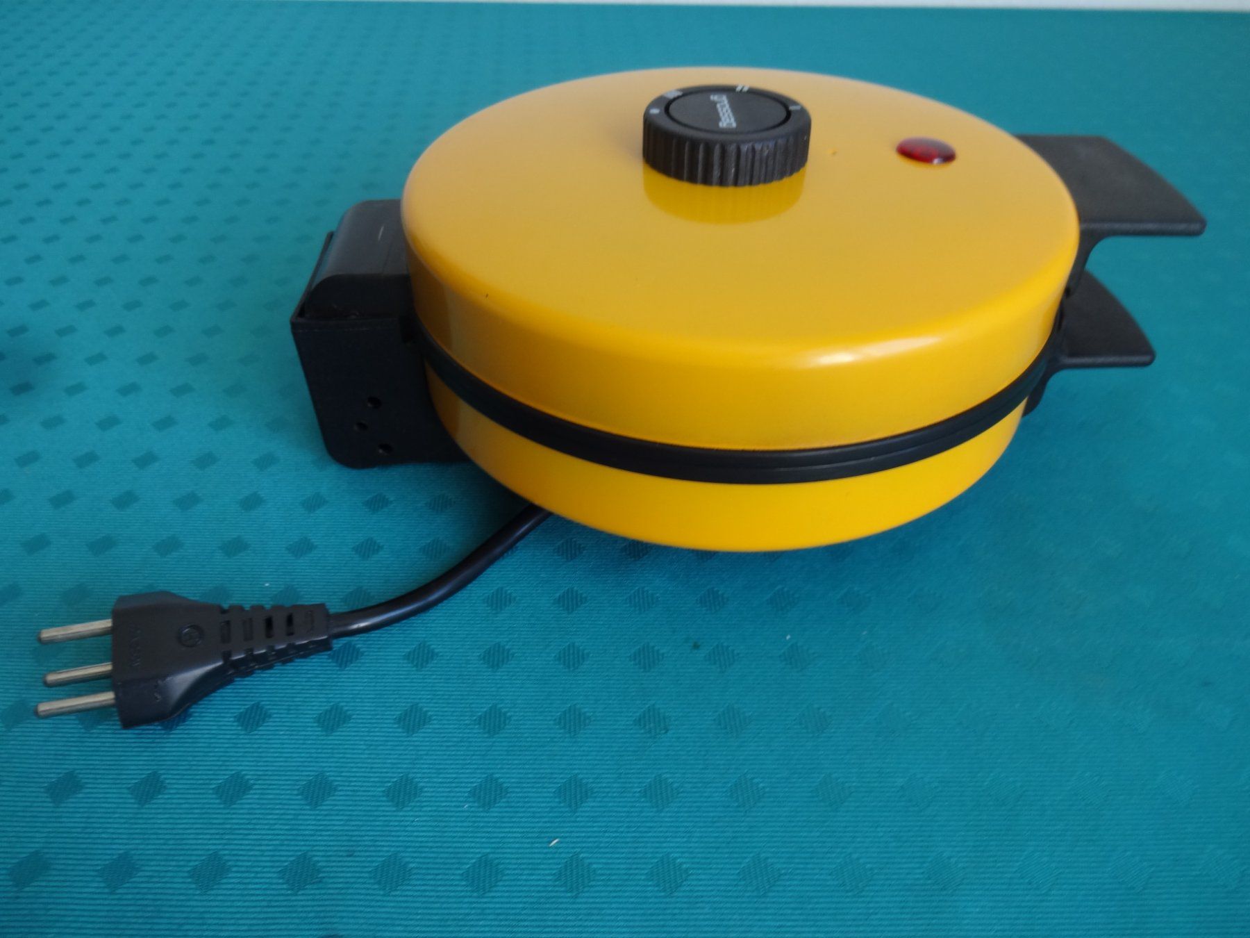 Elettrodomestici da cucina: GROSSAG WAFFELAUTOMAT ; Typ 4142 – Usato da Frauenfeld venduto da Jahy 2