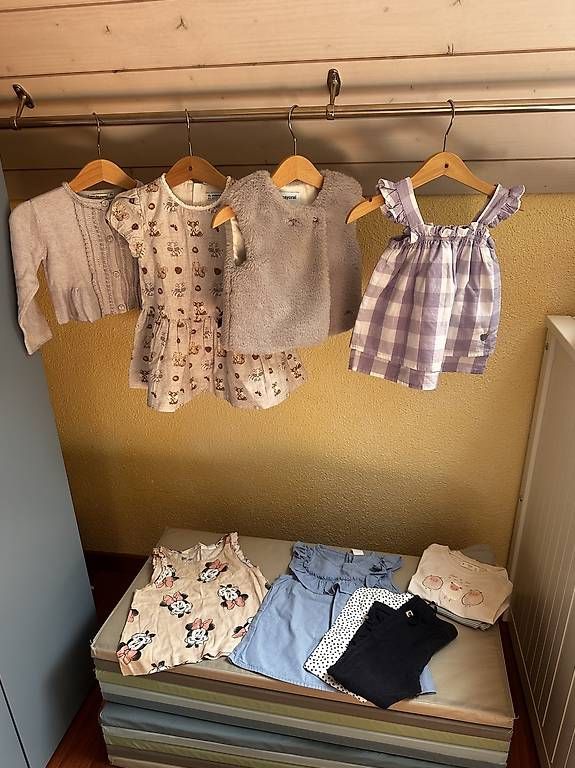 Lotti & Set di vestiti: Kleiderpaket in Gr. 80 Mädchen  – Usato da Marbach SG venduto da kha_s5m6