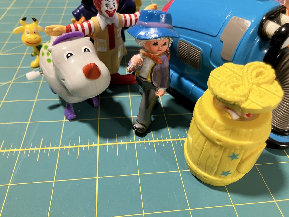 Spielzeuge: Spielfiguren – Gebraucht aus Bettwiesen von jum_kq5y 3