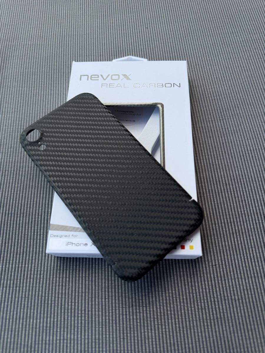 Apple Cover & Protezioni schermo: iPhone Carbon Hülle von Nevox – Usato da Horw venduto da nightwalker3
