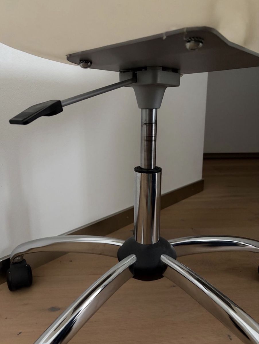 Stühle: Eleganter Bürostuhl – Gebraucht aus Märstetten von cellen3 2