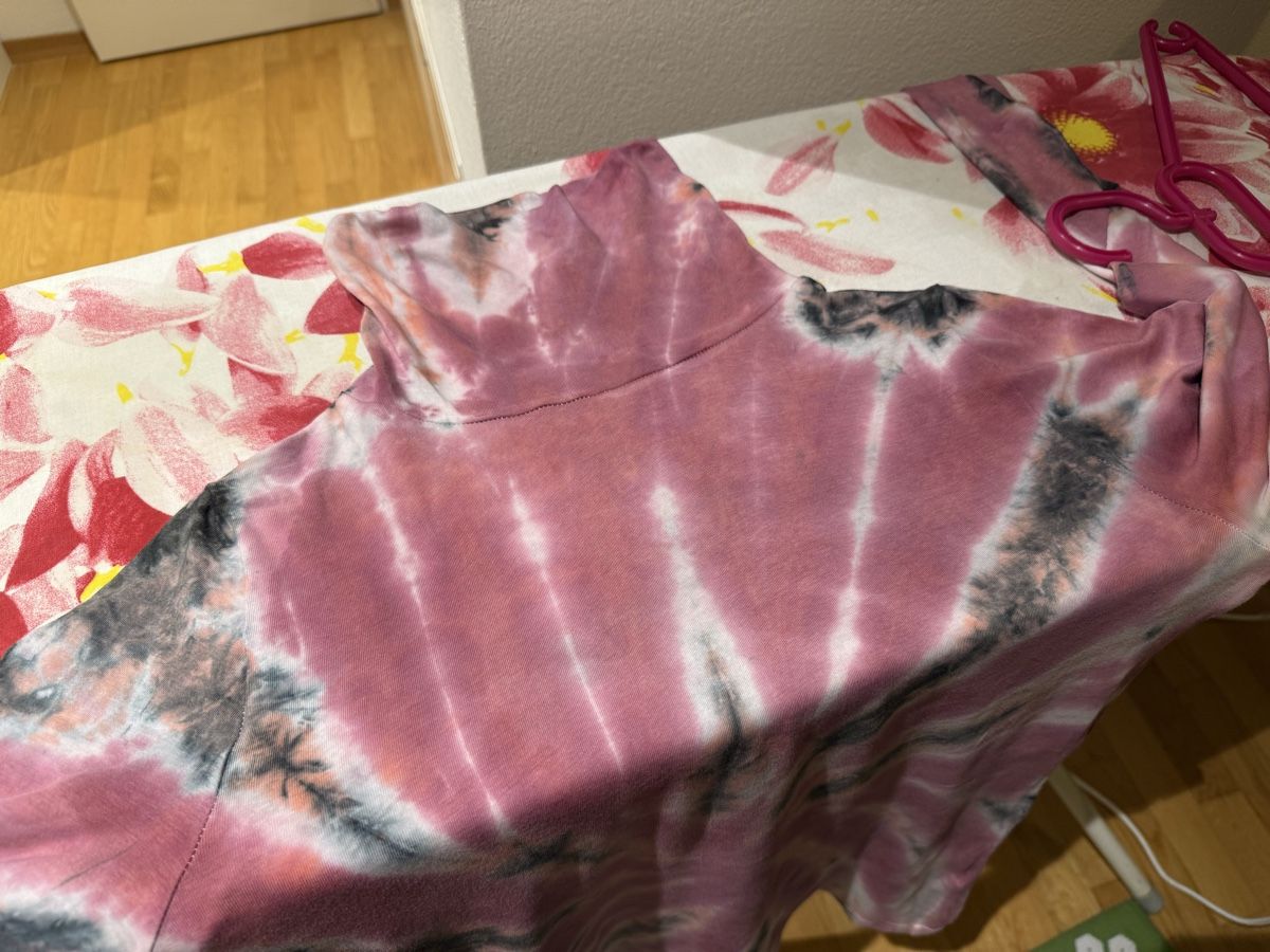 T-shirt: Batik Shirt Rollkragen, Gr.L – Usato da Uster venduto da Flummi 4
