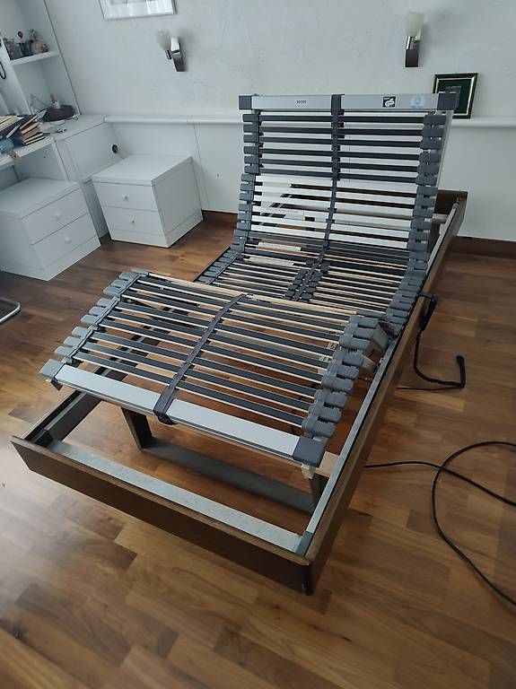 Letti: Bett mit elektronischem Lattenrost  – Usato da Ernetschwil venduto da Picnyd