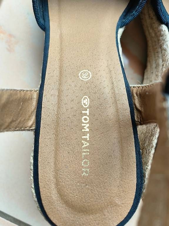 Tom Tailor Scarpe da donna: Paire de Chaussures à talons compensés Tom Tailor – Usato da Grône venduto da mmaye 3