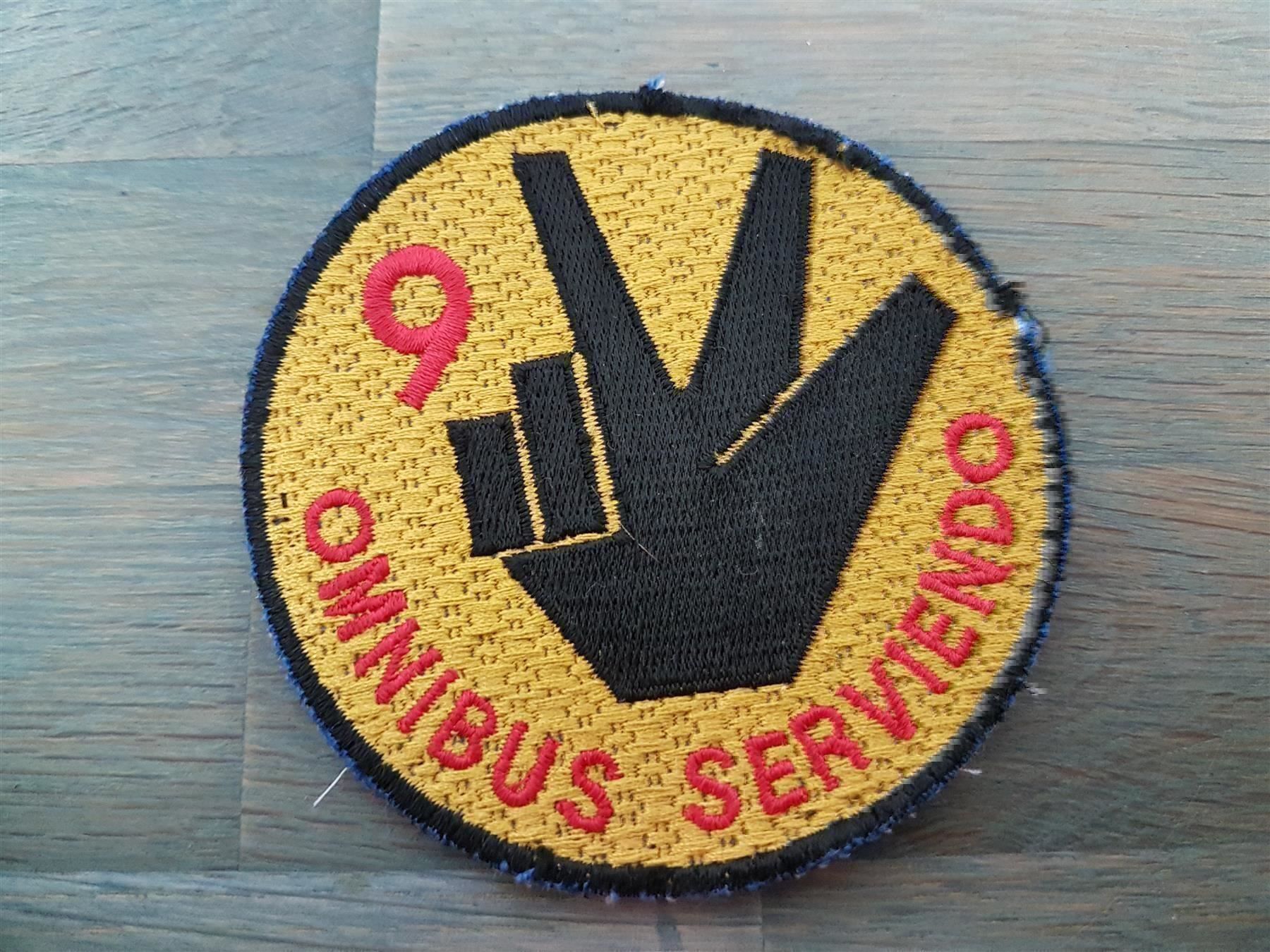Toppe: Badge OMNIBUS SERVIENDO 9 – Usato da Erlinsbach venduto da S700