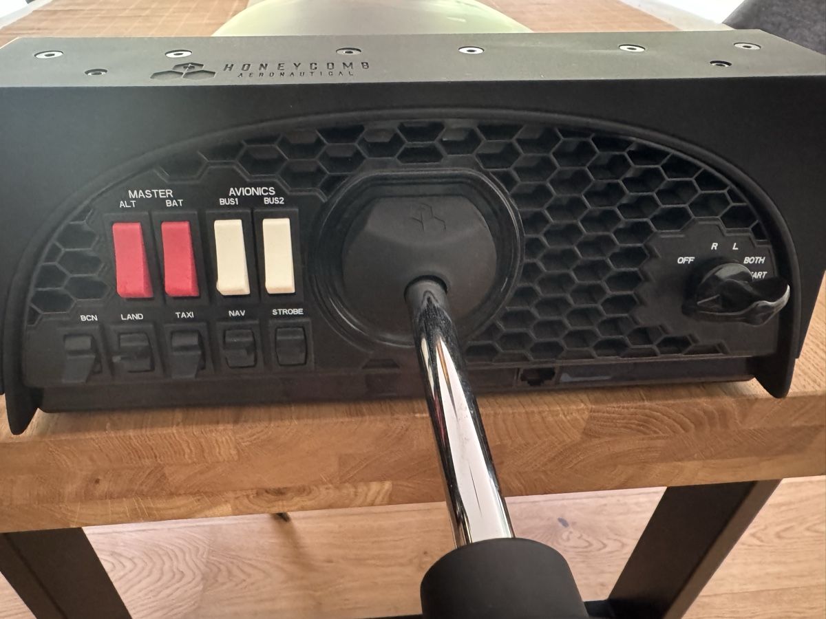 Honeycomb Controller: Honeycomb Alpha Flight Controls Yoke & Switch Panel – Usato da Obernau venduto da den_vrp6 2