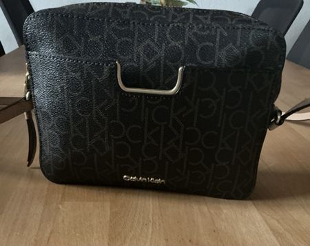 Schicke Calvin Klein Umhaengetasche - Top Zustand!