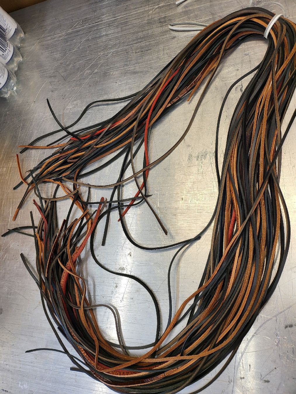 Nastri decorativi: 50 Stk. Lederbändel min 1m lang – Nuovo e nell'imballaggio originale da Leimbach TG venduto da allerlei010 1