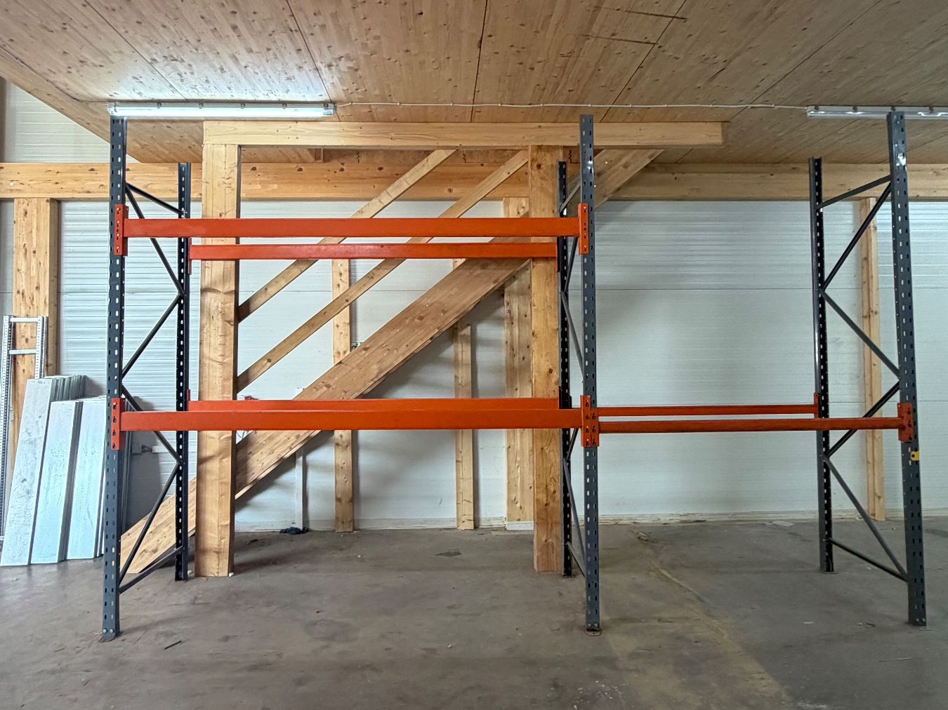 Regale: Palettenregal grau/orange – Gebraucht aus Hallau von mofaplus