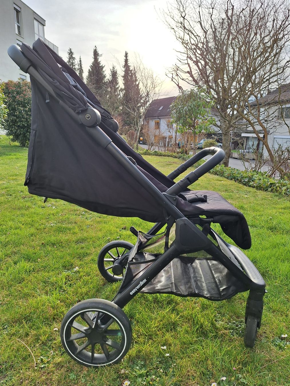Easywalker Carrozzine: Easywalker Jackey 2 XL Buggy - Schwarz! – Usato da Worben venduto da Quest 3