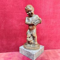 Bronzefigur, Faun mit Eichhörnchen, Alt