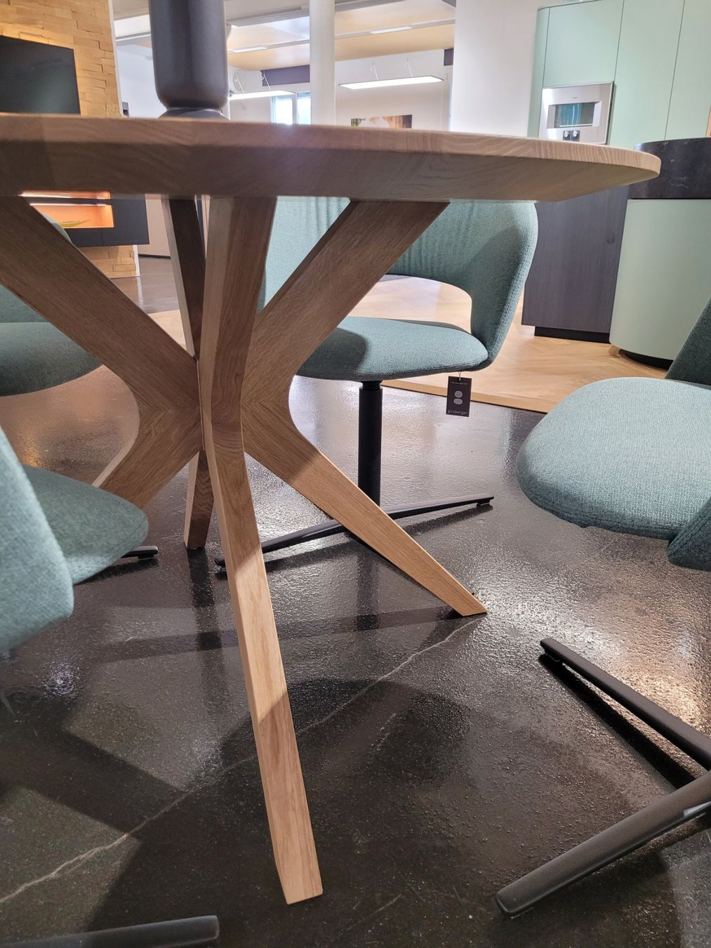 Tavoli: Esstisch rund (Schreinerfertigung) – Usato da St. Gallen venduto da hp.mueller_ag 2
