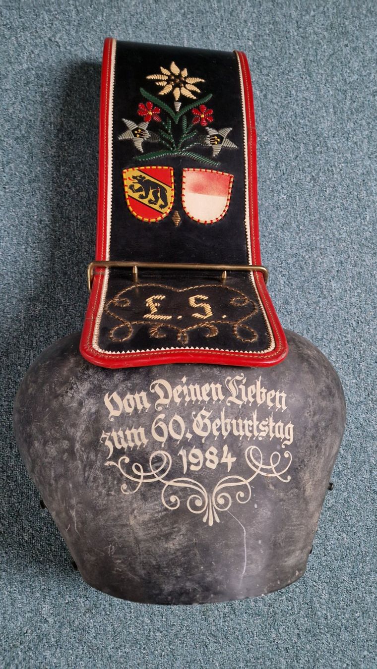Glocken & Treicheln: Schweizer Kuhtreichel mit  Riemen – Gebraucht aus Attiswil von Ebrud 3