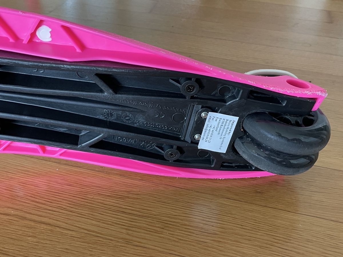 Micro Kickboard: Micro Maxi Deluxe Foldable LED – Usato da Zug venduto da Batusai 3
