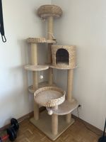 Kratzbaum beige mit mehreren Ebenen, guter Zustand