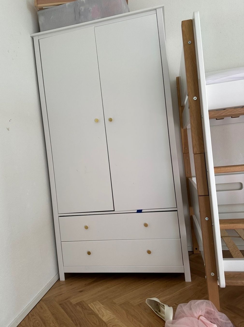Flexa Armadi: Flexa Kinderschrank aus massivem Holz – Usato da Remetschwil venduto da csi_ryg7 1