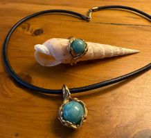 À vendre une bague et un pendentif Gilbert Albert