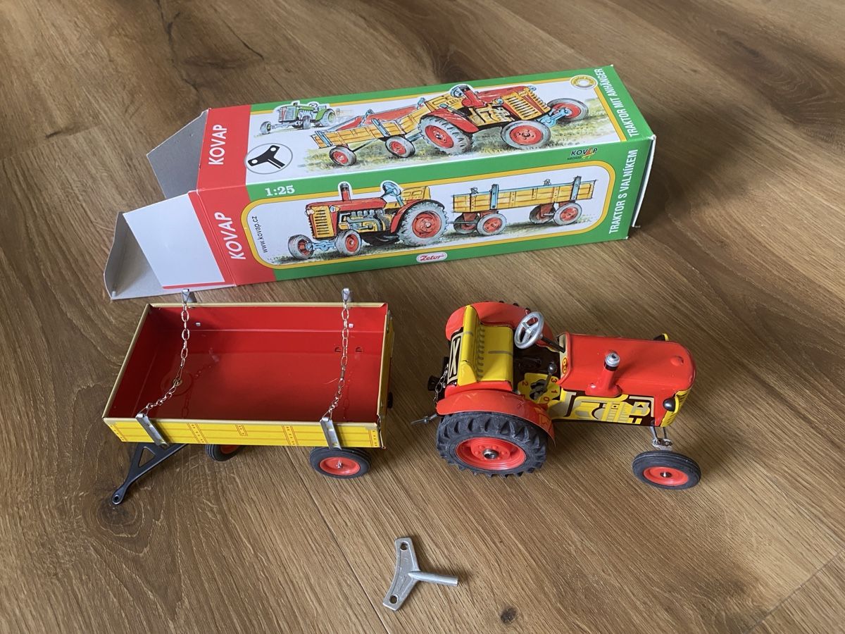 Traktoren: Traktor mit Anhänger von Kovap. – Neu und originalverpackt aus Langnau i. E. von ela_ky8d