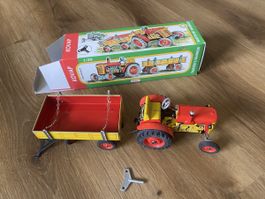 Traktor mit Anhänger von Kovap.