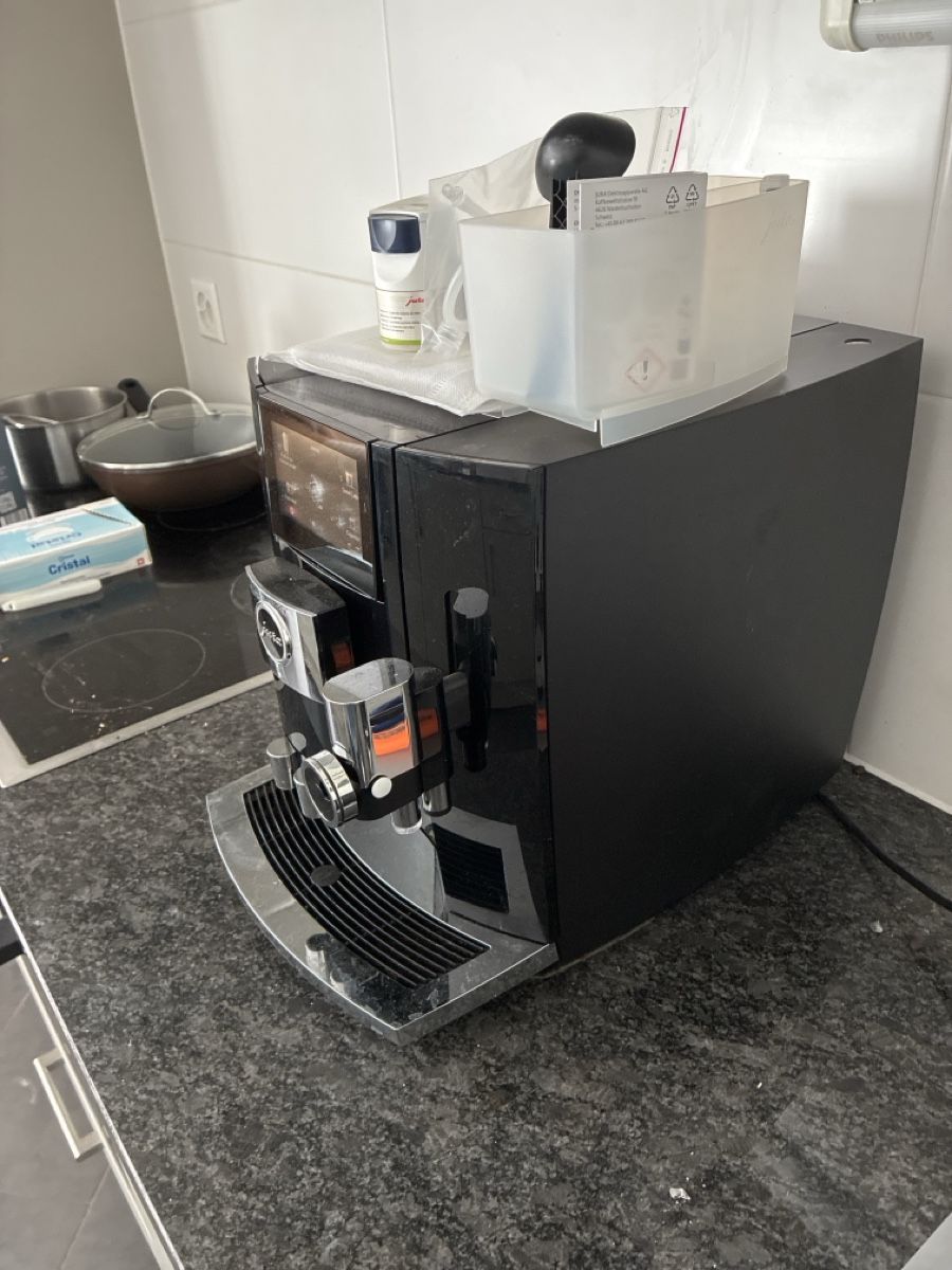 Jura Kaffeemaschinen & Espressomaschinen: Machine à café Jura j8 noir  – Neu (gemäss Beschreibung) aus Collombey von Jeandanielgorris
