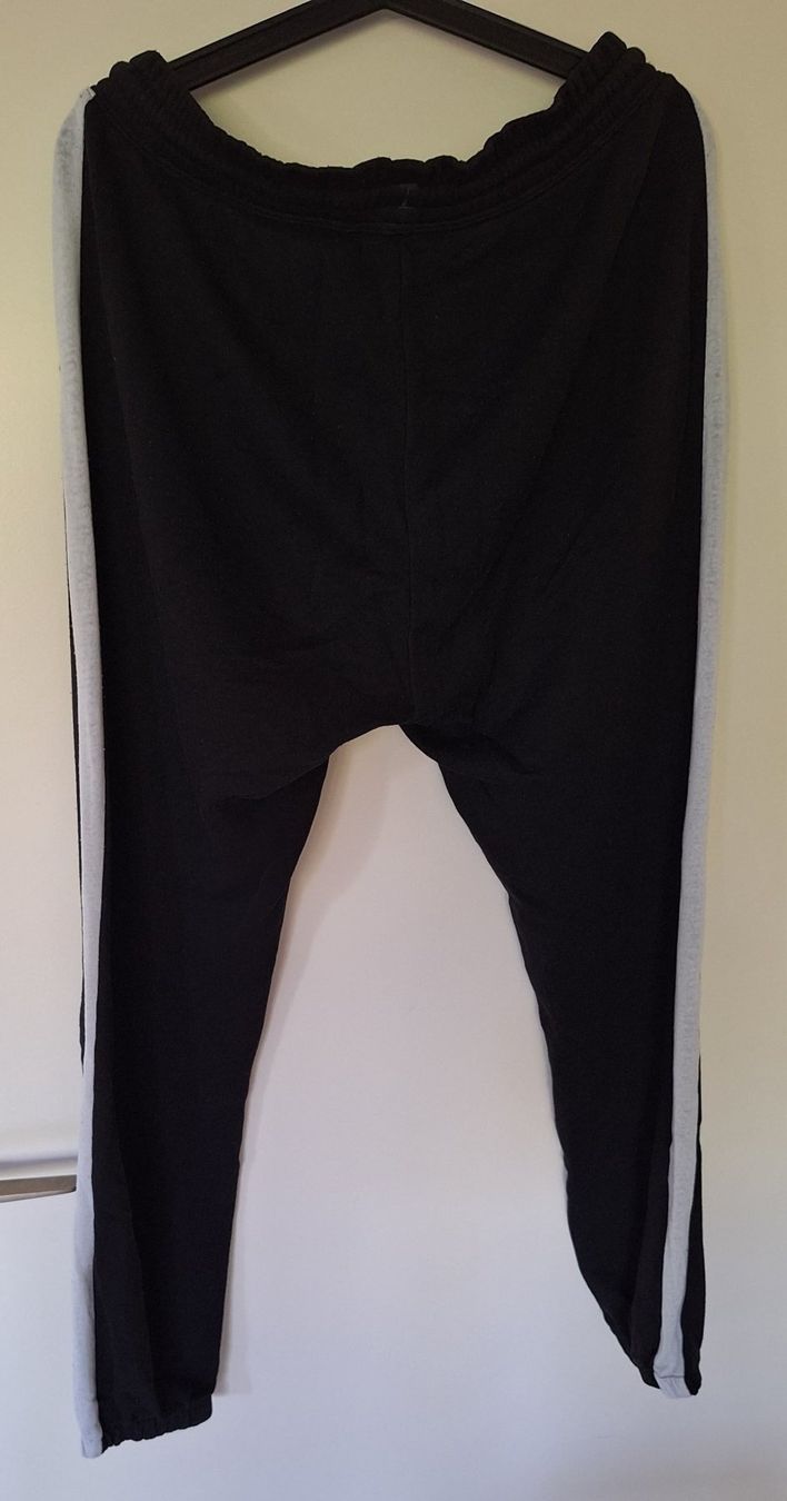 H&M Pantaloni: H&M Sweathose, Schwarz mit Streifen, Grösse S – Usato da Aesch BL venduto da sar_j59l