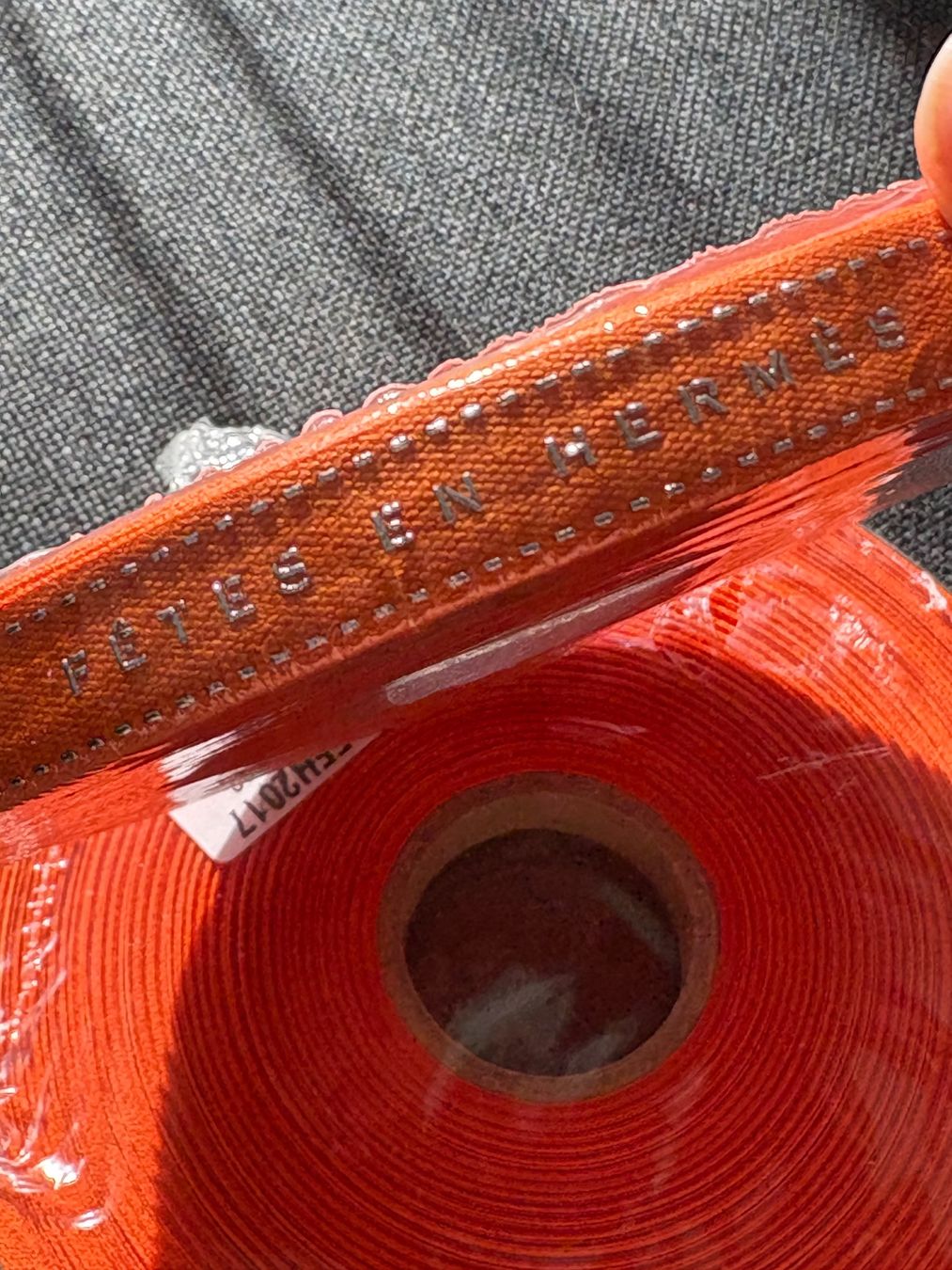 Rubans décoratifs: 2 Hermes Geschenk Bänder NEU – Neuf avec emballage d'origine à Niederbipp par blu_jw7r