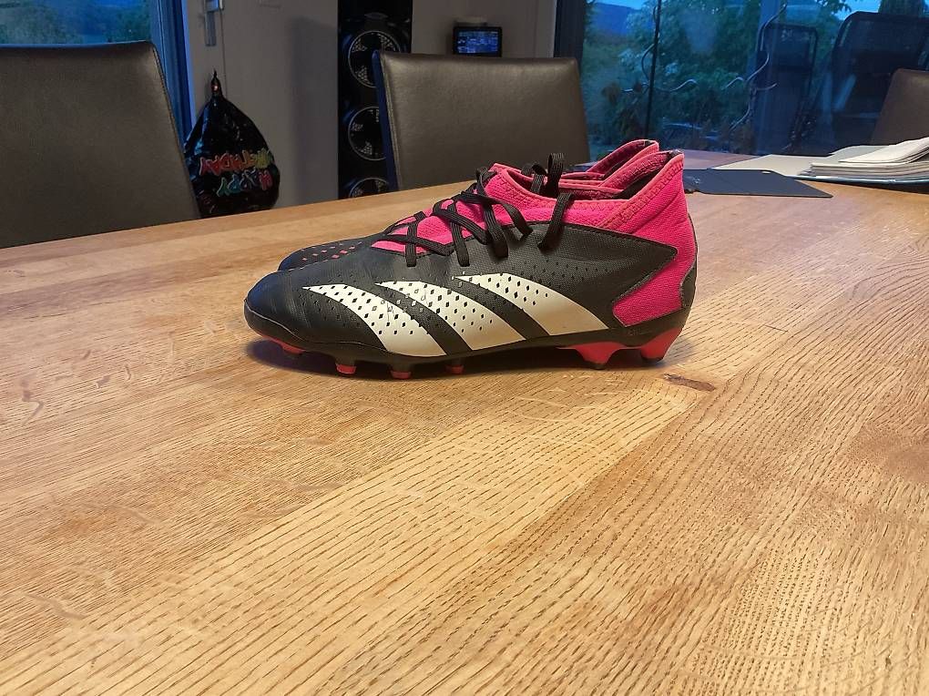 Adidas Scarpe per ragazzi: Predator Fußballschuhe – Usato da Gipf-Oberfrick venduto da Michaelherde 2