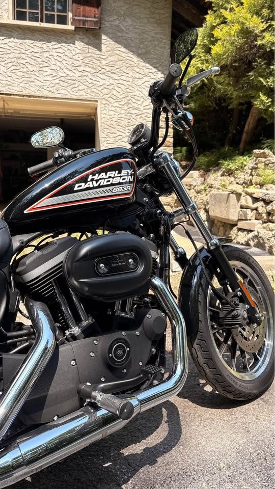 Harley-Davidson Cruisers: Harley Davidson 883R – D'occasion à Corsier-sur-Vevey par BussardS