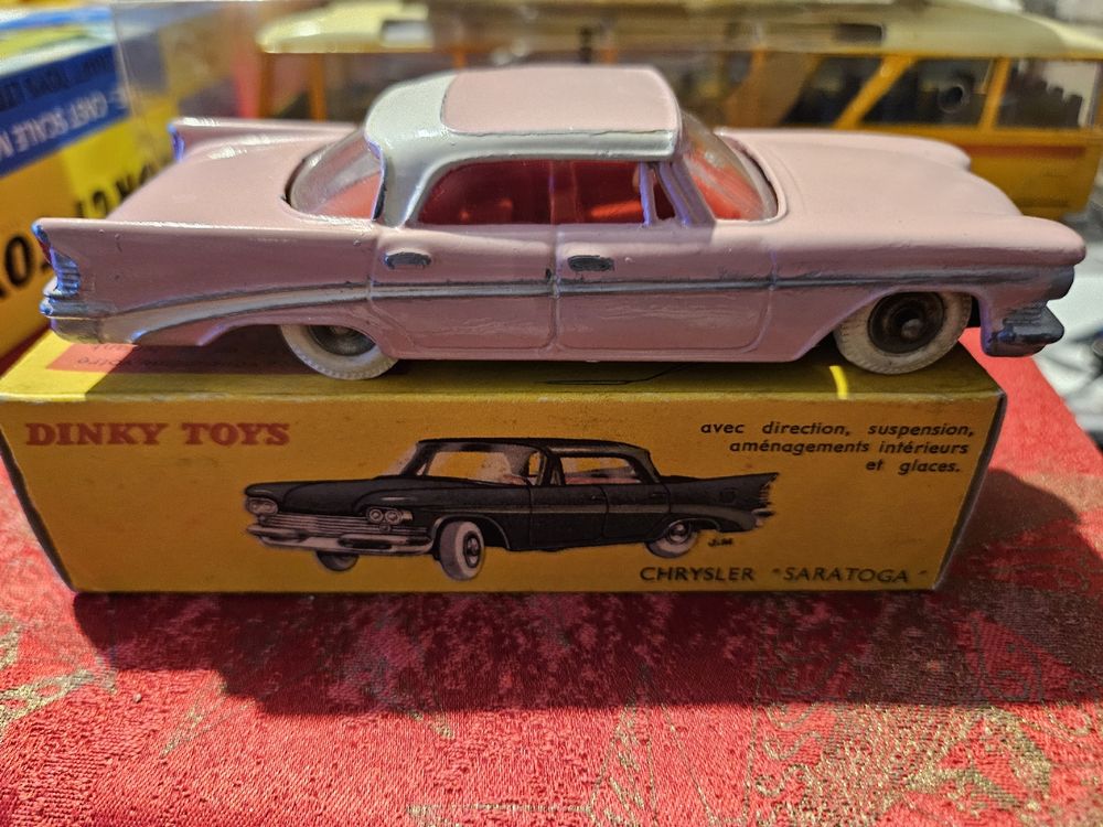 Dinky Toys Chrysler Saratoga Meccano 550 – Parme Et Noir – Pour Pièces/restauration