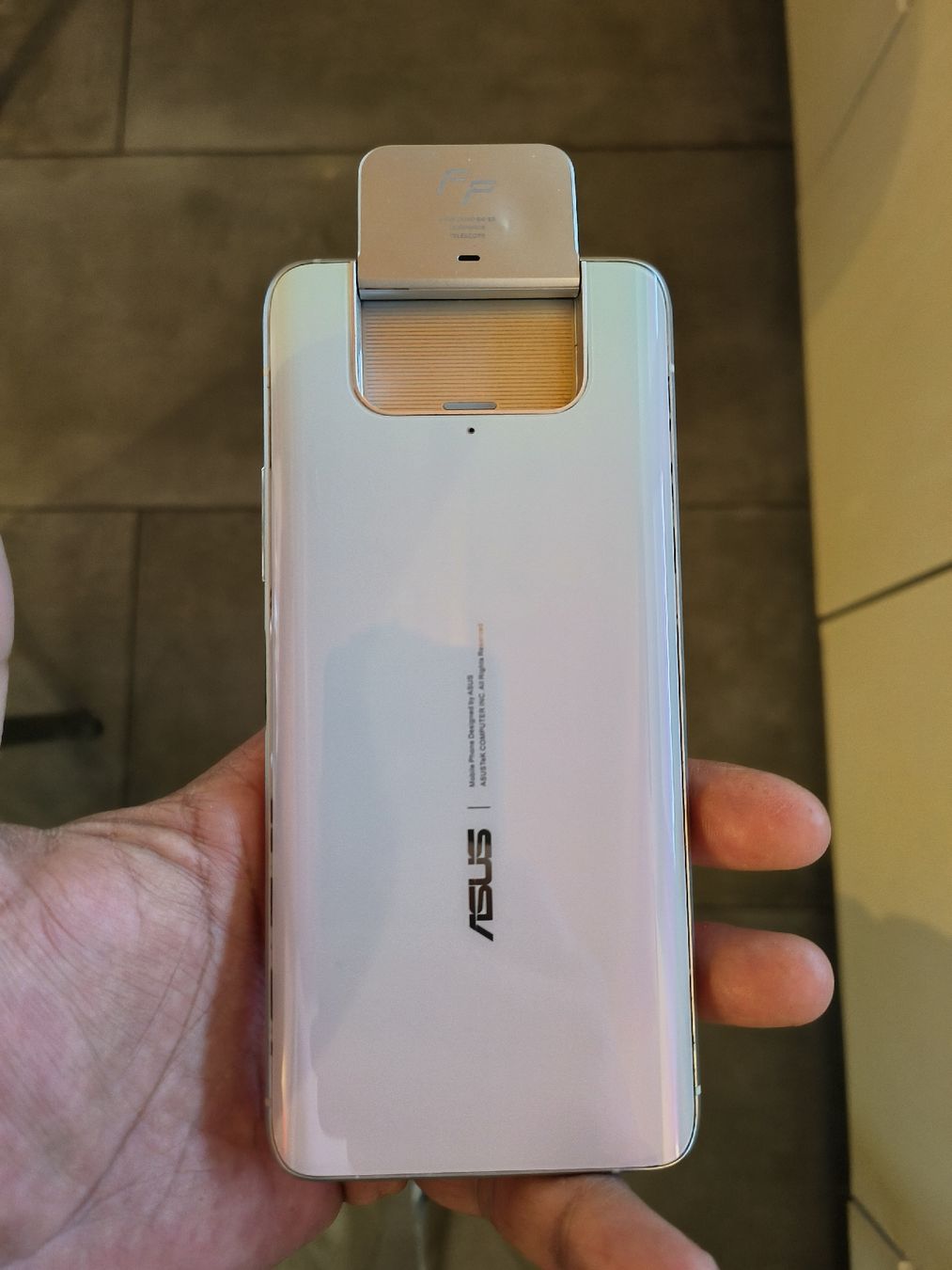 Asus Telefoni cellulari / Smartphones: Asus Zenfrone 7pro.256 Gb  . 5G – Usato da Grimisuat venduto da val_9q7l 2