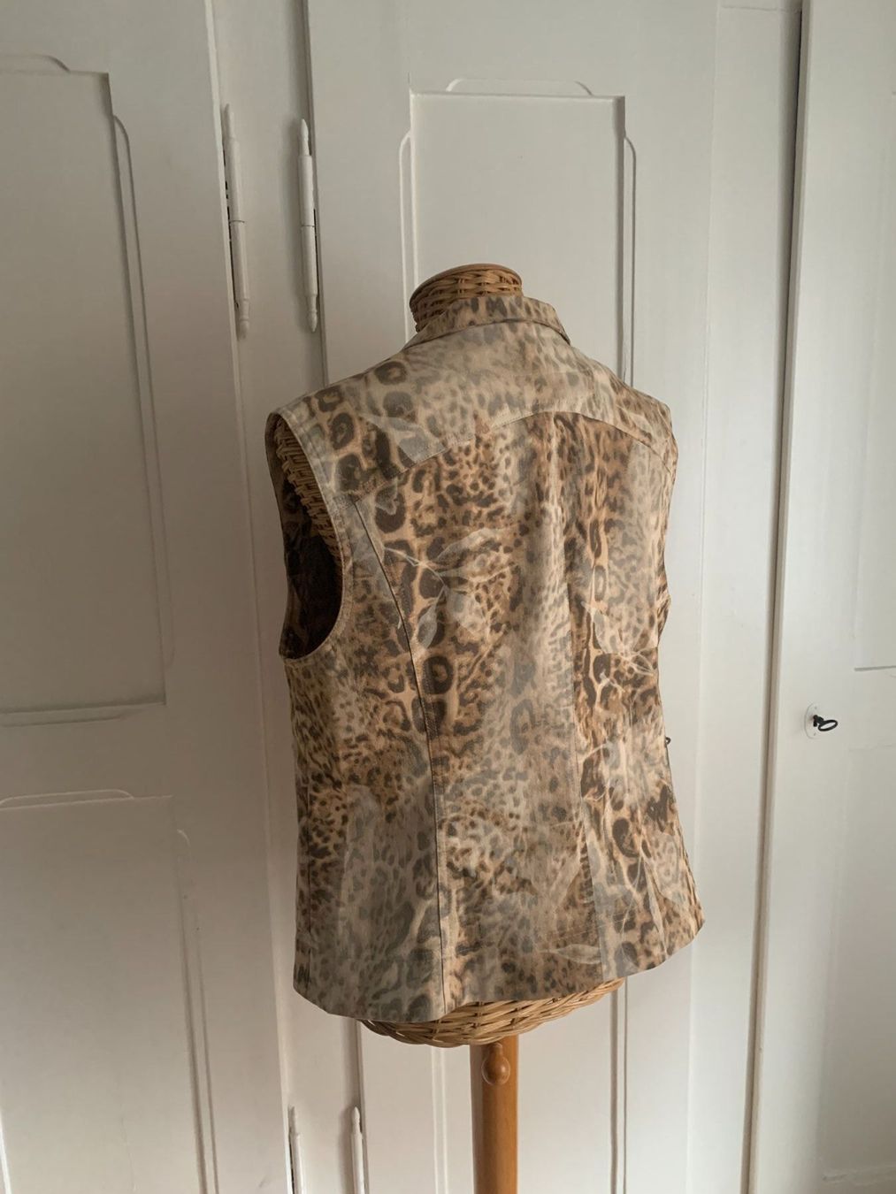Monari Gilets & Westen: MONARI - Leo Gilet beige 42 – Gebraucht aus Zürich von Diazaio 2